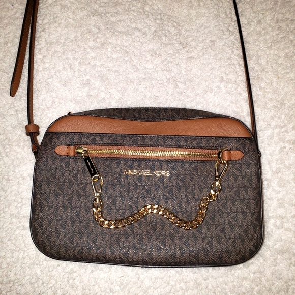 Michael Kors Handbags - Michael Kors Crossbody Bag